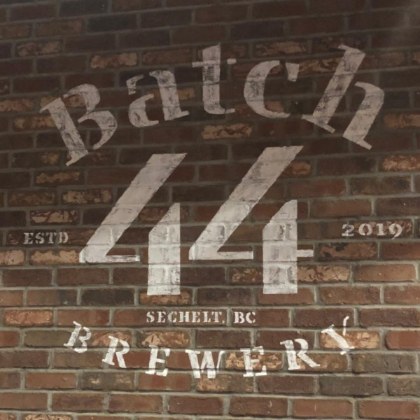 Batch 44 Brewery & Kitchen Halfmoon Pale
